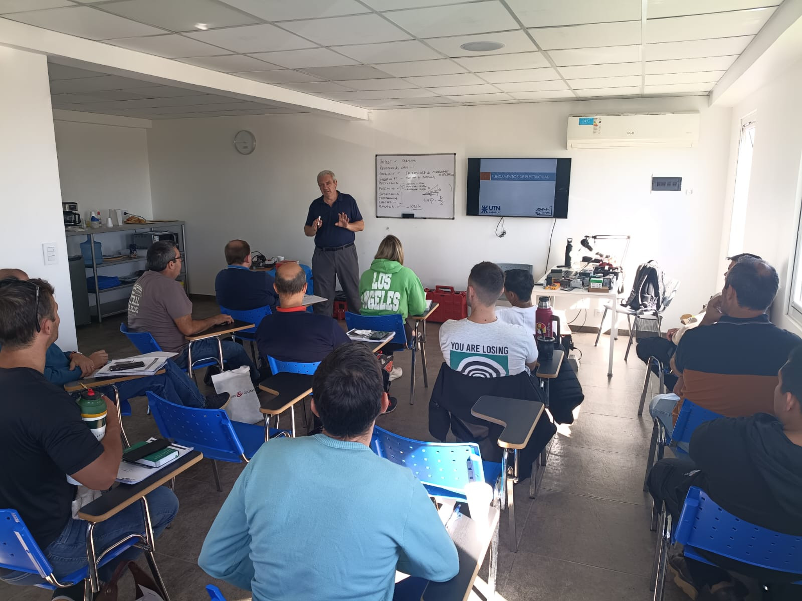 1era clase del Módulo 1.4: Electricidad, Neumática y Automatización Industrial de la DIPLOMATURA PARA INDUSTRIA LACTEA.