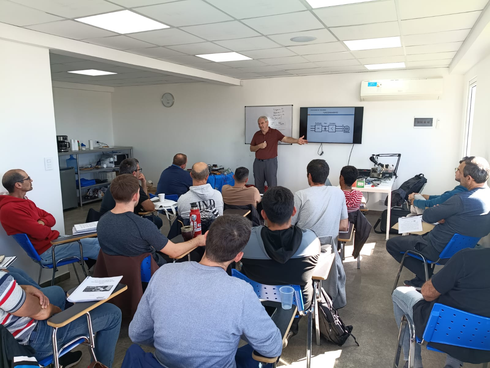 2da clase del Módulo 1.4: Electricidad, Neumática y Automatización Industrial de la DIPLOMATURA PARA INDUSTRIA LACTEA.