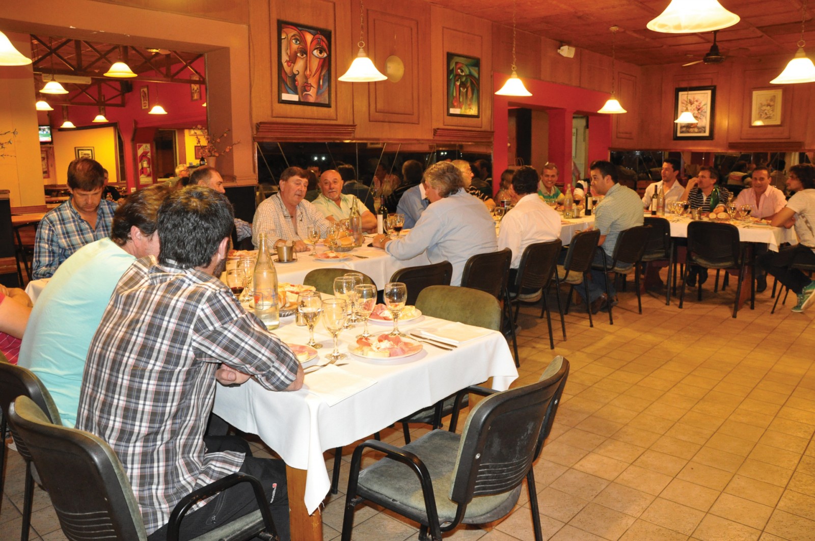 Las autoridades de la Subsecretaría de Lechería de la Nación en la CAFyPEL