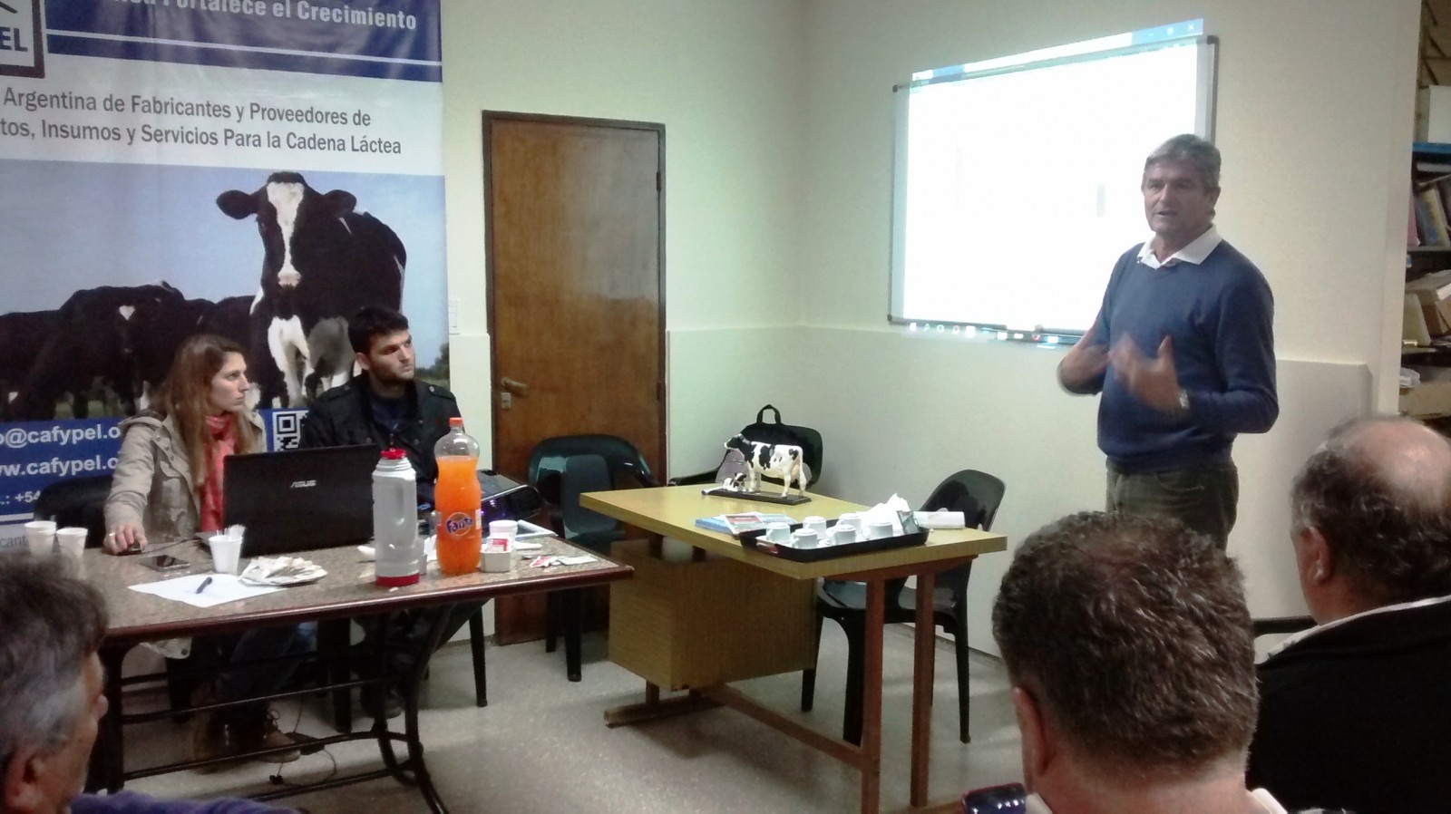 Presentación a los asociados del diseño del Centro Tecnológico