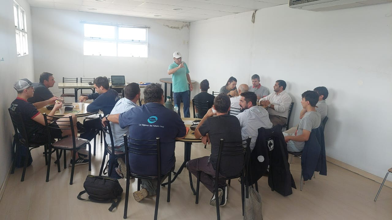 Finalizamos el dictado de la DIPLOMATURA EN INSTALACIÓN, MANTENIMIENTO Y/0 REPARACIÓN DE EQUIPOS E INSUMOS VINCULADOS A LA PRODUCCIÓN PRIMARIA DE LECHE.