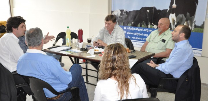 Las autoridades de la Subsecretaría de Lechería de la Nación en la CAFyPEL