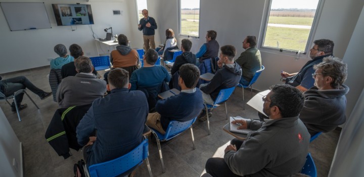 Inciamos el dictado de la DIPLOMATURA EN INSTALACIÓN, MANTENIMIENTO Y/0 REPARACIÓN DE  EQUIPOS E INSUMOS VINCULADOS A LA PRODUCCIÓN PRIMARIA DE LECHE.