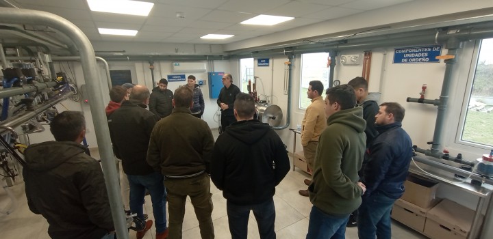 Avanzamos con el Modulo Equipo de Ordeño de la DIPLOMATURA