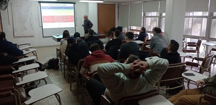 Ejecutamos otra clase del Modulo Equipo de Ordeño de la DIPLOMATURA