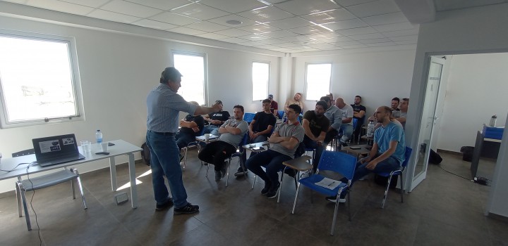 Continuamos con el dictado de las clases de Tanque Refrigerador de Leche de la DIPLOMATURA